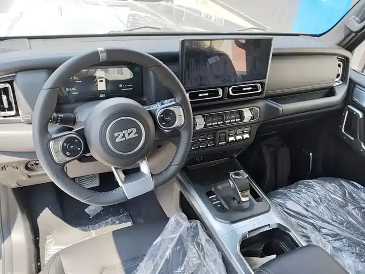 212 T01 2024 Model 2.0T Explorer 6