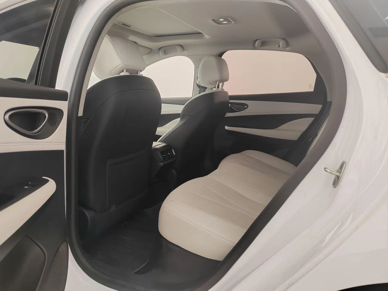 BYD 2025 seals 05 DM-i 1.5 stepless smart driving version 120KM flagship automatic gear 4
