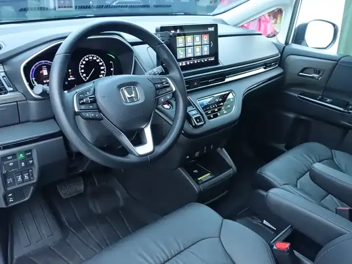 Odyssey 2024 2.0L e:HEV Rui Leading Edition 6
