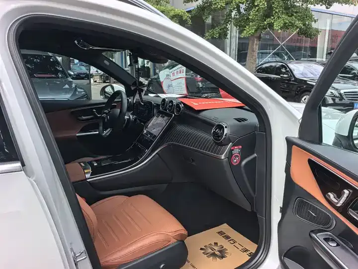 Mercedes Benz GLC 2023 GLC 300 L 4MATIC Dynamic 5-seat 8