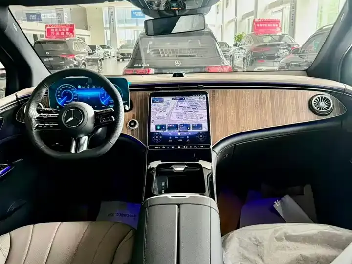 Mercedes Benz EQE SUV 2024 500 4MATIC Deluxe Edition 9