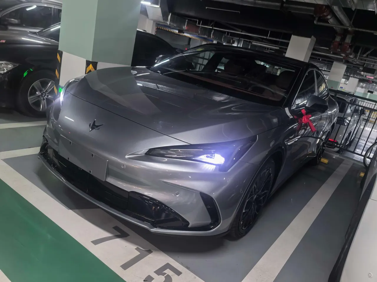 Открыть галерею: ARCFOX 2026 α S 5 650 yuan Four-wheel Drive Edition 390kW Automatic Gear