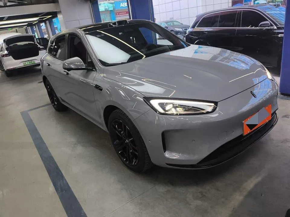 AITO 2025 AITO M5 extended range Ultra 4-wheel drive version automatic gear 2