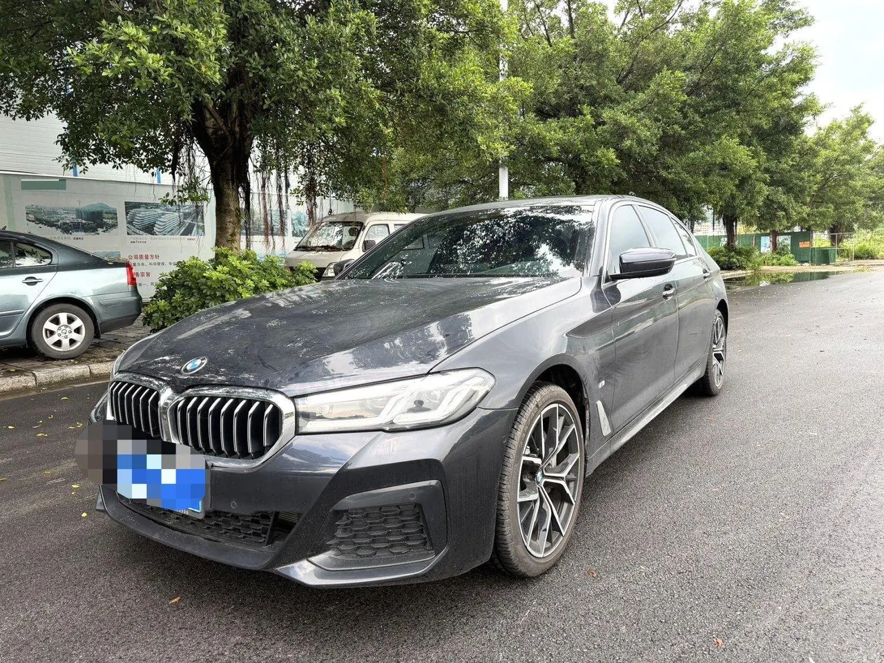 Открыть галерею: BMW 5 Series 2023 530Li 2.0T Exclusive M Sports Suit Automatic Gear