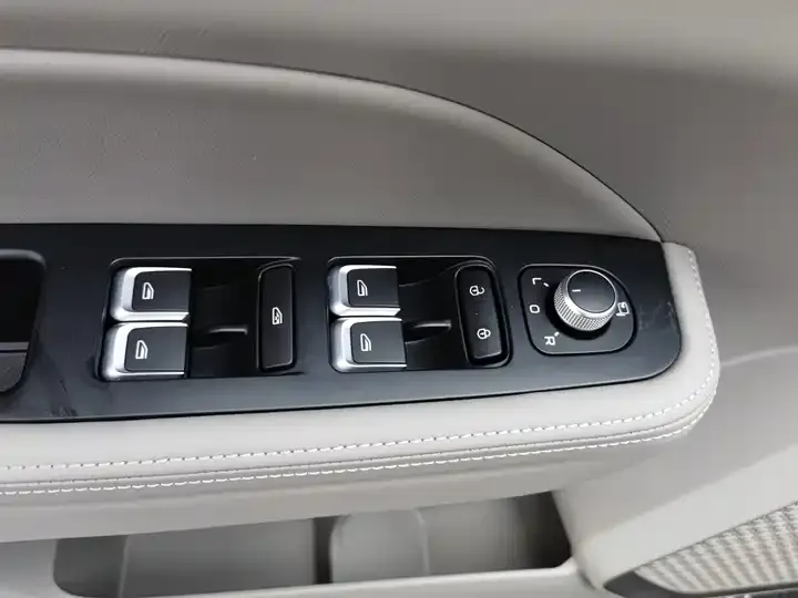 Geely ICON 2026 Chocolate 1.5TD Alcohol Edition 9