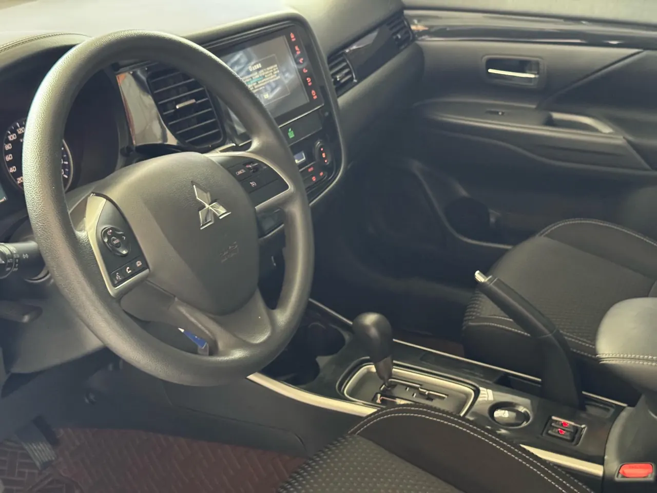 Mitsubishi 2021 Outlander 2.0 Stepless Two-Drive Smooth Edition 5-seat (Changed) Automatic Gear 6
