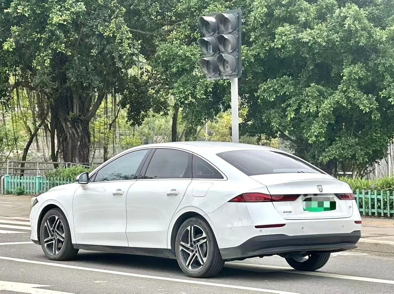 Roewe 2023 D7 DMH 1.5 125km Exceed Edition Automatic Gear 5