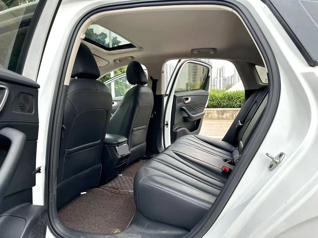 Roewe 2023 D7 DMH 1.5 125km Exceed Edition Automatic Gear 6