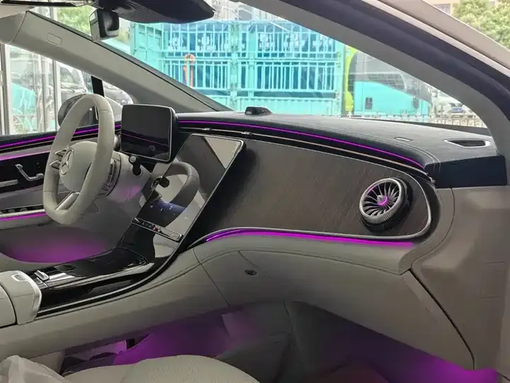 Mercedes Benz EQE 2025 500 4MATIC Deluxe Edition 11