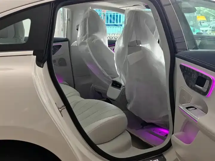 Mercedes Benz EQE 2025 500 4MATIC Deluxe Edition 12