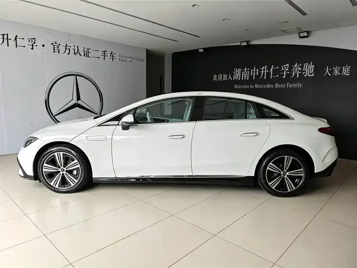 Mercedes Benz EQE 2025 500 4MATIC Deluxe Edition 5