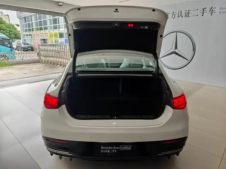 Mercedes Benz EQE 2025 500 4MATIC Deluxe Edition 7