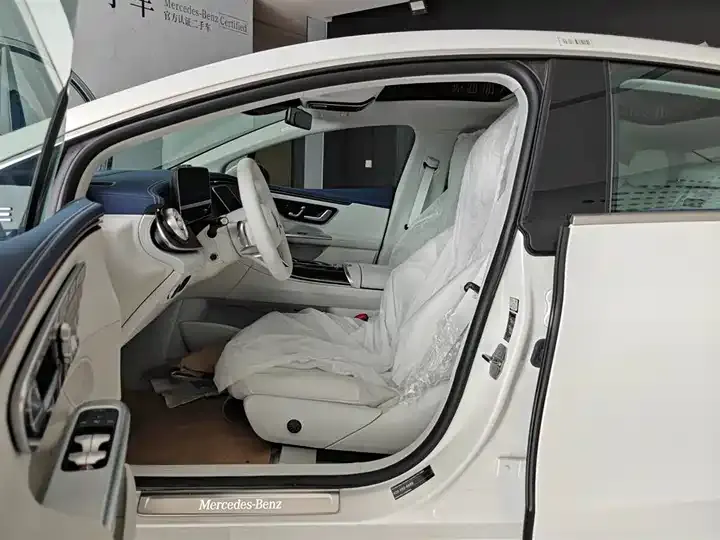 Mercedes Benz EQE 2025 500 4MATIC Deluxe Edition 8