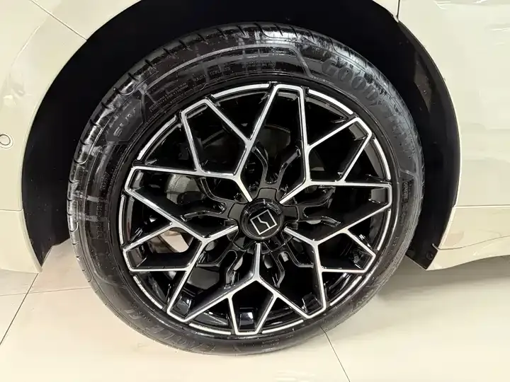 Zeekr 001 2024 WE Edition 95kWh Four-wheel Drive 12
