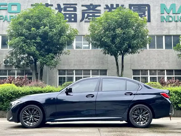 BMW 3 Series 2024 325Li M Sports Night Suit 3