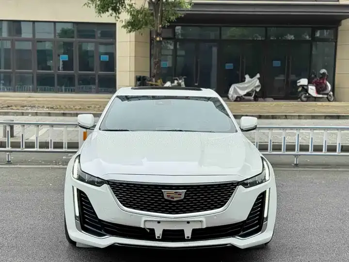 Cadillac CT5 2022 28T Honorable Model 3