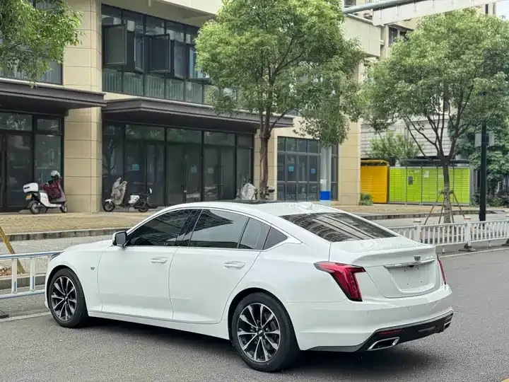 Cadillac CT5 2022 28T Honorable Model 5