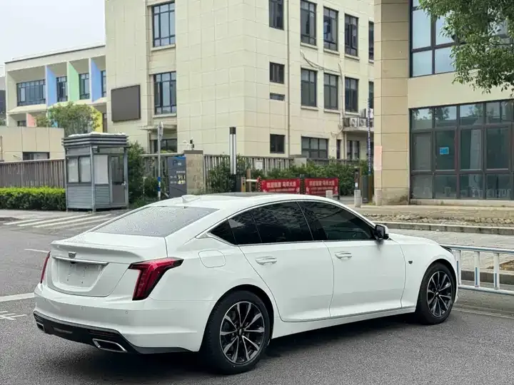 Cadillac CT5 2022 28T Honorable Model 6