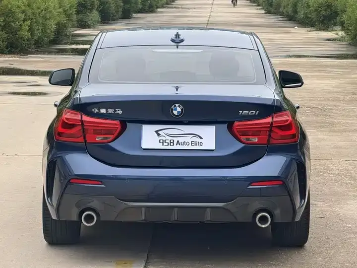 BMW 1 Series 2022 120i M Sports Edition 9