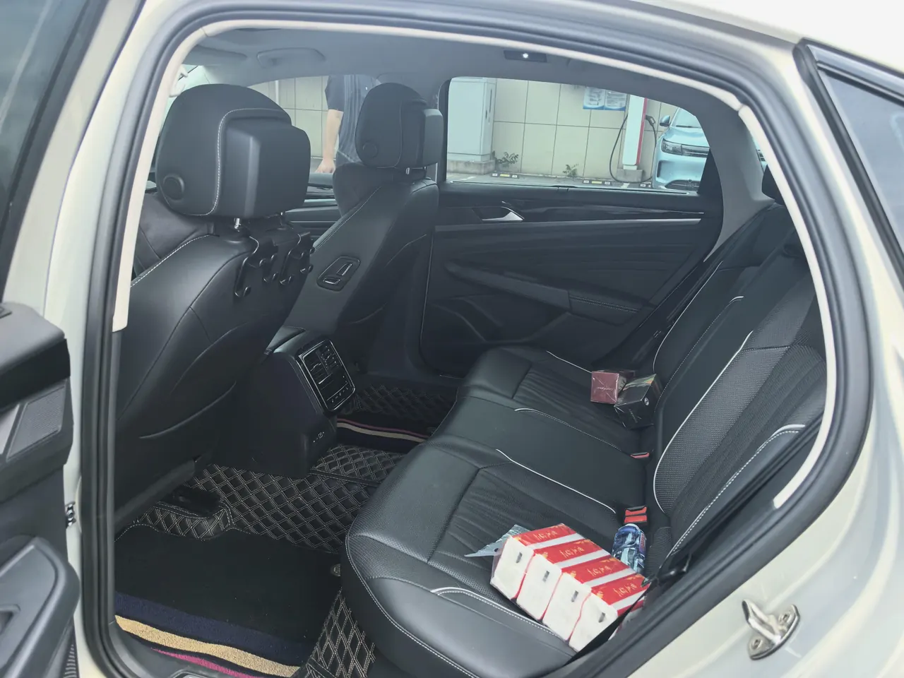 Volkswagen 2021 Passat 2.0TSI 330TSI Premium Edition Automatic Gear 5