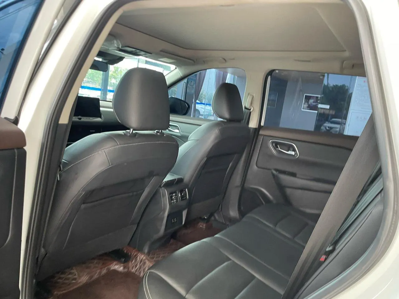 Nissan 2023 Qijun e-POWER 1.5 Super Mixed Dual Motor Four-wheel Drive Deluxe Automatic Gear 3