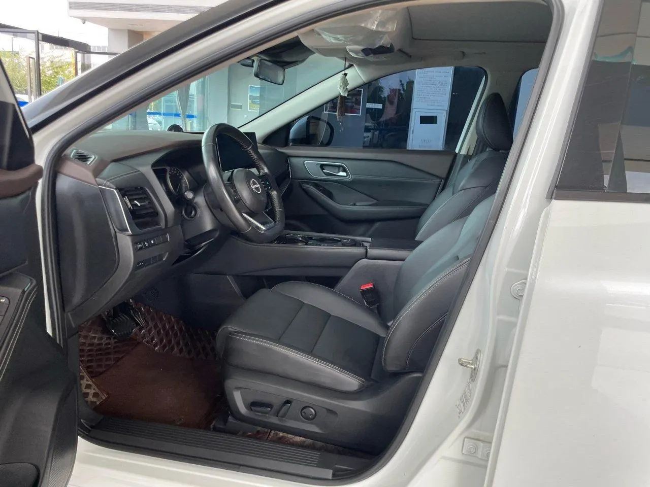 Nissan 2023 Qijun e-POWER 1.5 Super Mixed Dual Motor Four-wheel Drive Deluxe Automatic Gear 5