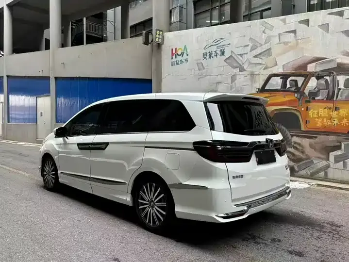 Elyson 2022 2.0L e:HEV Deluxe Edition 4