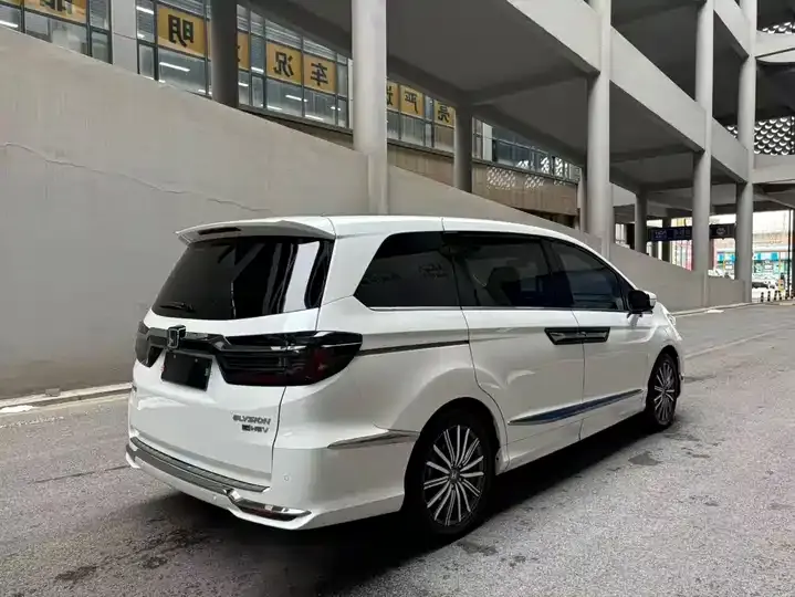 Elyson 2022 2.0L e:HEV Deluxe Edition 6
