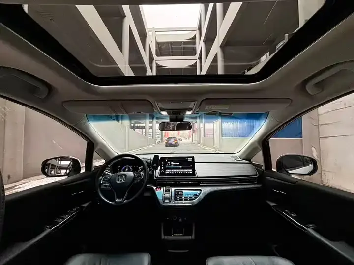 Elyson 2022 2.0L e:HEV Deluxe Edition 9