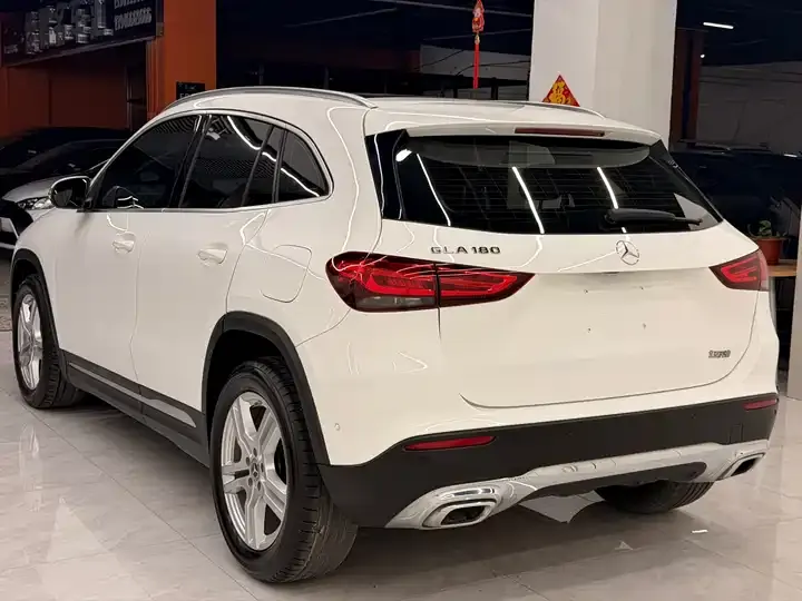 Mercedes Benz GLA 2022 to GLA 180 4