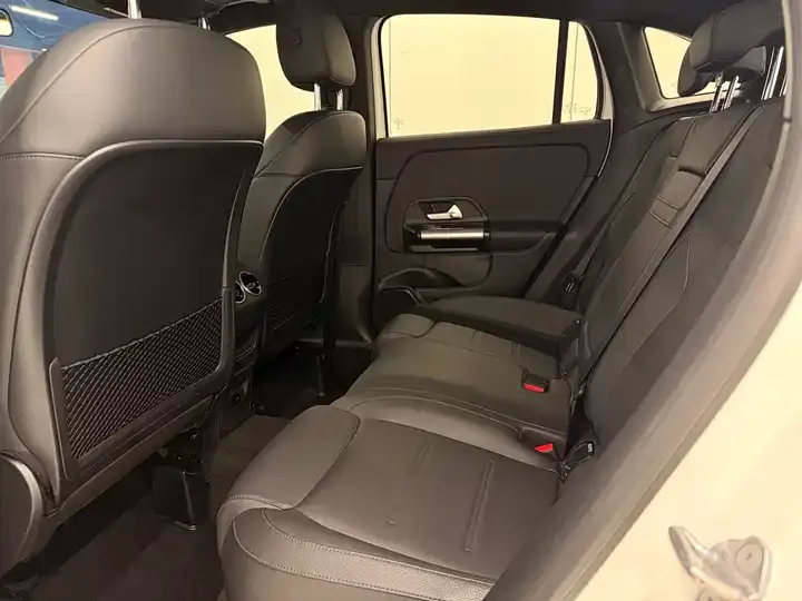 Mercedes Benz GLA 2022 to GLA 180 8
