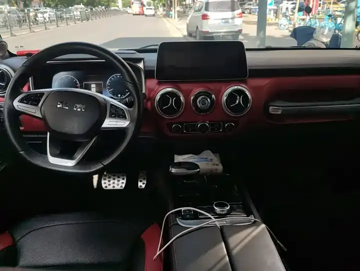 Beijing cross-country BJ40 2020 2.0T automatic four-wheel drive city hunter version chivalrous man type 12