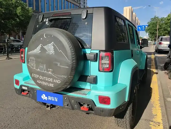 Beijing cross-country BJ40 2020 2.0T automatic four-wheel drive city hunter version chivalrous man type 3