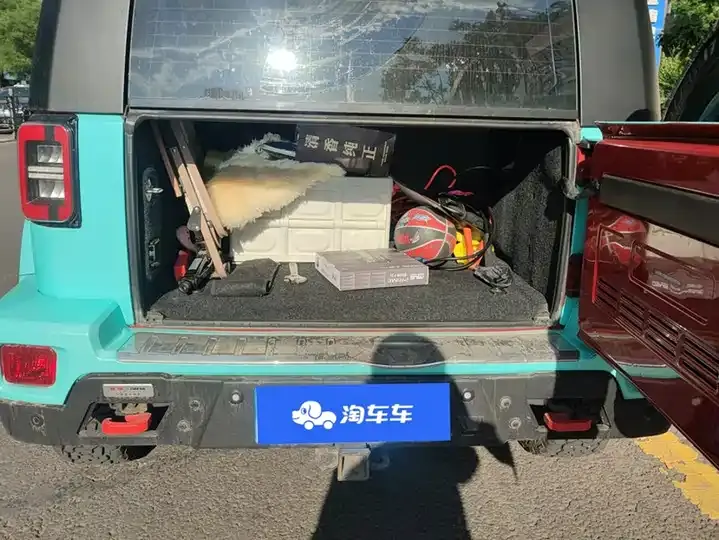 Beijing cross-country BJ40 2020 2.0T automatic four-wheel drive city hunter version chivalrous man type 4