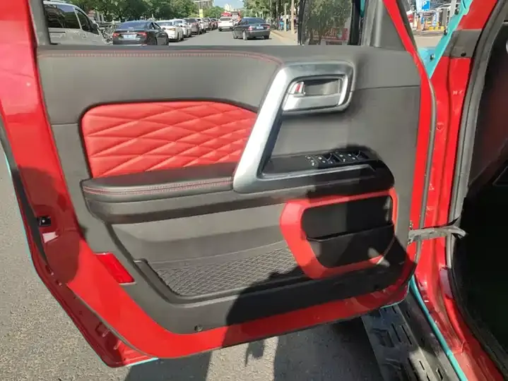 Beijing cross-country BJ40 2020 2.0T automatic four-wheel drive city hunter version chivalrous man type 7