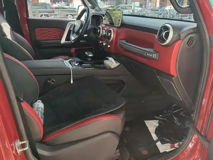 Beijing cross-country BJ40 2020 2.0T automatic four-wheel drive city hunter version chivalrous man type 8