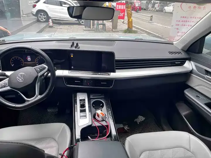 Lan Tour 2023 330TSI Deluxe Tour Edition 5