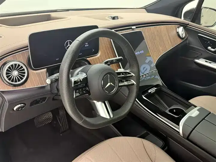 Mercedes Benz EQE SUV 2024 500 4MATIC Deluxe Edition 9