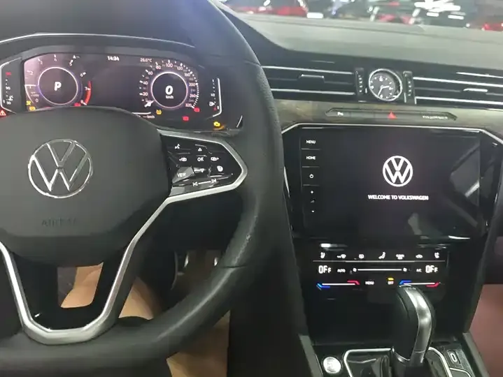 Magotan 2023 2 million Commemorative Edition 330TSI DSG Luxury 12