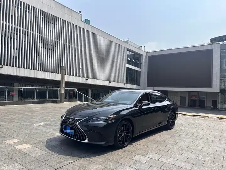 Открыть галерею: Lexus ES 2022 300h Premium Edition