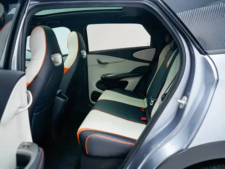 Dolphin 2021, 405 km, Fashion Edition 6