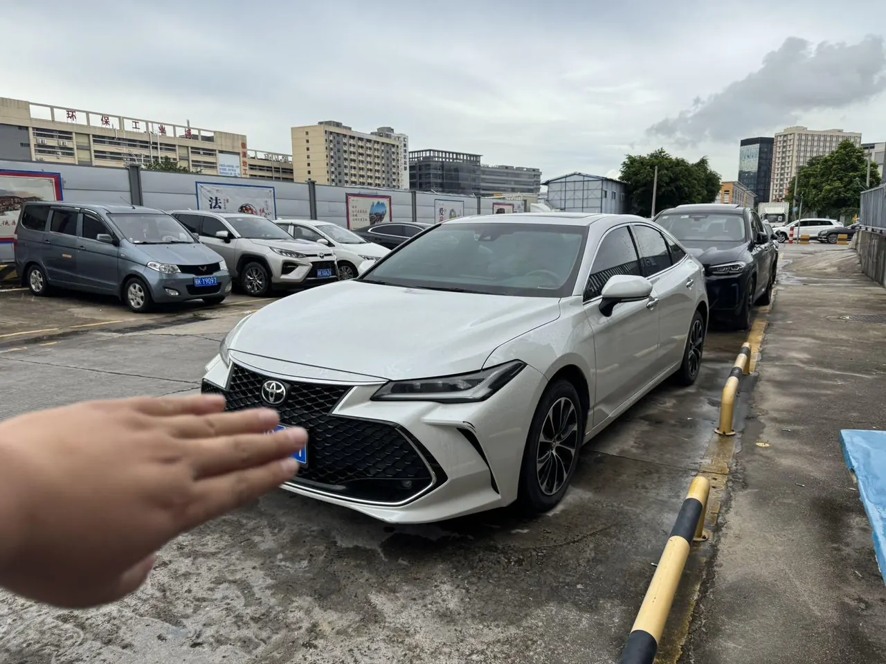 Открыть галерею: Toyota 2023 Asian Dragon 2.5 Deluxe Edition Automatic