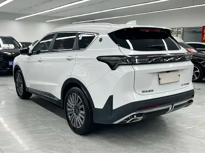 Jetour X70 PLUS 2025 1.5T Deluxe Surging Edition 7 4