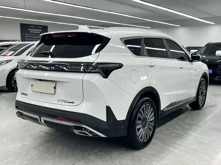 Jetour X70 PLUS 2025 1.5T Deluxe Surging Edition 7 6