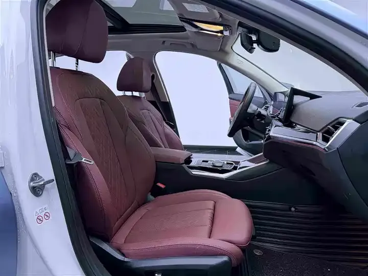BMW i3 2024 eDrive 35 L 8