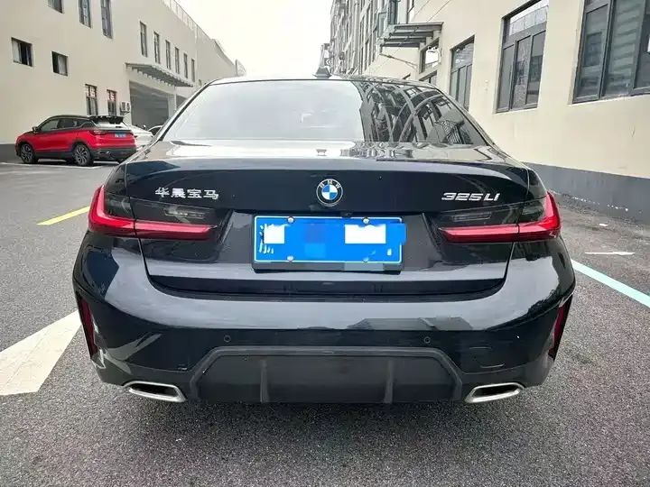 BMW 3 Series 2023 325Li M Sports Suit 4