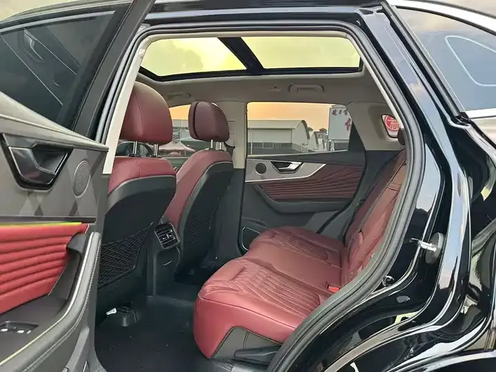HongQi HS5 2023 2.0T 4WD Flag Pro Edition 5