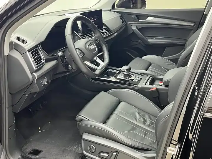 Audi Q5L 2022 model 40T Luxury Dynamic Edition 9