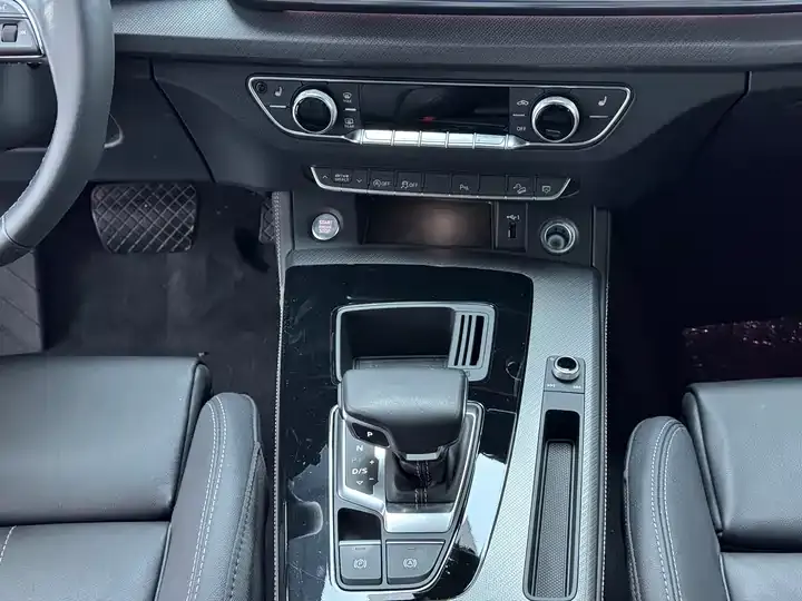 Audi Q5L 2023 40T luxury dynamic 12