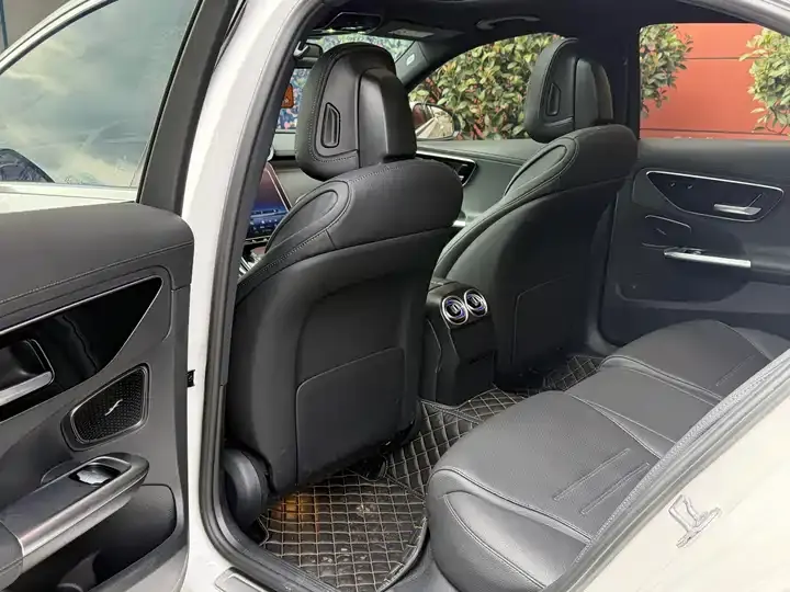 Mercedes Benz C- Class 2025 model C 260 L Sport Edition 9